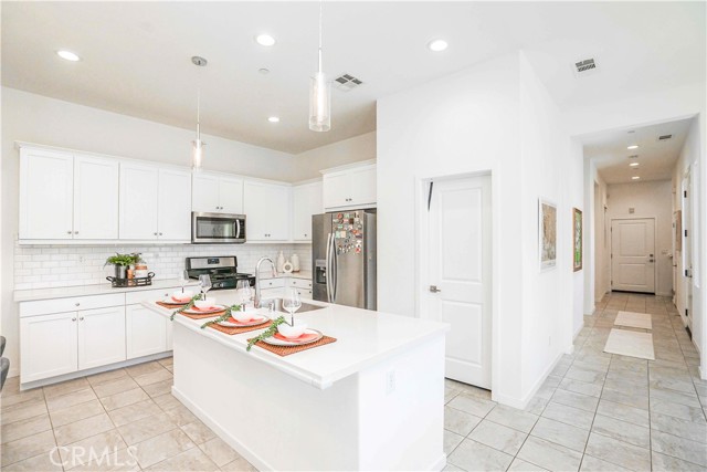 Detail Gallery Image 7 of 51 For 4167 Horvath St #108,  Corona,  CA 92883 - 3 Beds | 3/1 Baths