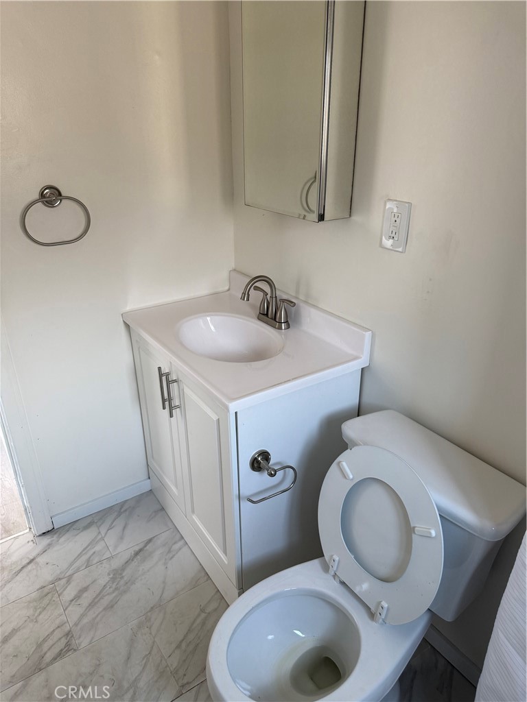 https://media.crmls.org/medias/468f9edd-d845-493f-aedb-90584f5ccd52.jpg?preset=X-Large