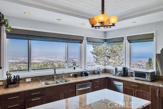 43 Avenida Corona, Rancho Palos Verdes, California 90275, 5 Bedrooms Bedrooms, ,4 BathroomsBathrooms,Residential,For Sale,Avenida Corona,PV25235652