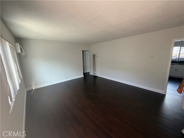 Detail Gallery Image 8 of 18 For 2530 Carmona, Los Angeles,  CA 90016 - 3 Beds | 1 Baths