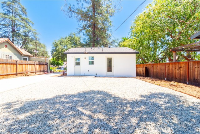 2123 Navarro Avenue, Altadena CA: https://media.crmls.org/medias/46902c34-9e3e-407f-aeb3-818f50c38e3f.jpg
