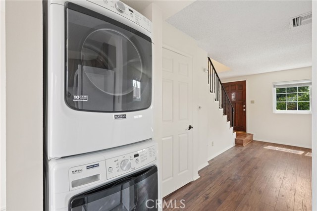 Detail Gallery Image 20 of 26 For 16015 Olympiad Ln #B,  Lake Balboa,  CA 91406 - 2 Beds | 1/1 Baths