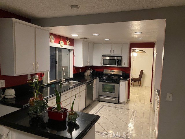 Detail Gallery Image 2 of 3 For 1642 Bisbee, Lancaster,  CA 93535 - 4 Beds | 3 Baths