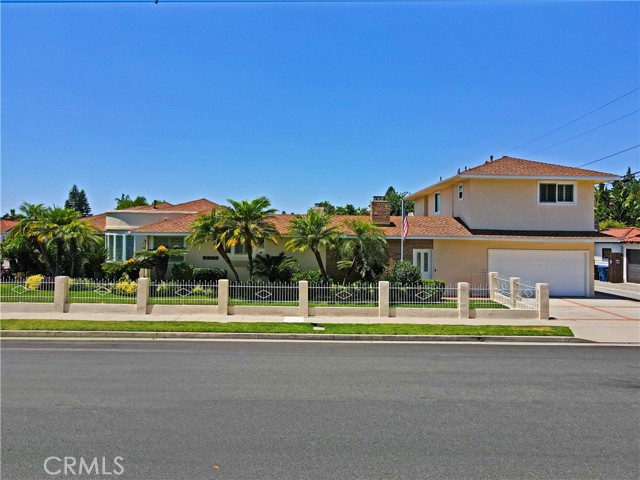 7845 5th, Downey CA: https://media.crmls.org/medias/469151c1-d5af-40de-8717-55a8cb017afb.jpg