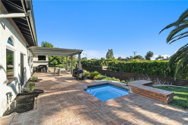 12571 Welbe Drive, North Tustin CA: https://media.crmls.org/medias/4691b238-8232-4d88-87c3-dc4d612a122c.jpg