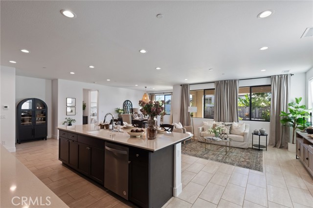 Detail Gallery Image 14 of 62 For 1022 Moonrise, Madera,  CA 93636 - 4 Beds | 2/1 Baths