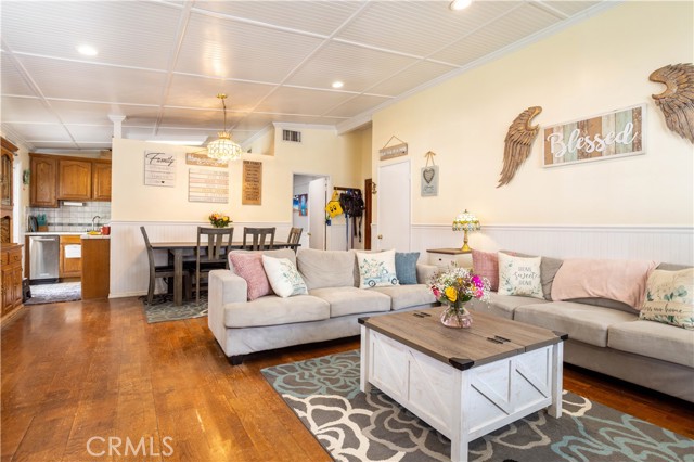 7744 Rhea Avenue, Reseda CA: https://media.crmls.org/medias/46932508-3562-405e-adb9-bee88dcb65ce.jpg