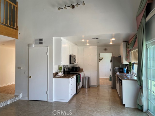 19657 Sequoia Avenue, Cerritos CA: https://media.crmls.org/medias/46937e0b-3099-4325-b34b-e199c39d09ac.jpg