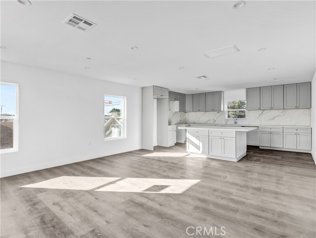 Detail Gallery Image 12 of 27 For 1231 1/2 S Rowan Ave #1/2,  Los Angeles,  CA 90023 - 4 Beds | 4 Baths