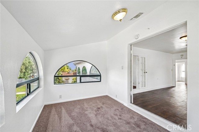 3098 N Arrowhead Avenue, San Bernardino CA: https://media.crmls.org/medias/4694f4b2-079a-4740-9df6-60fbd54e7b33.jpg