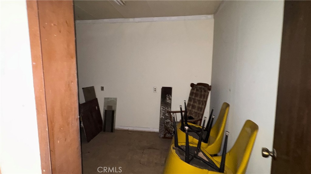 https://media.crmls.org/medias/469522da-f4cf-4d04-ad18-0719ee893391.jpg?preset=X-Large