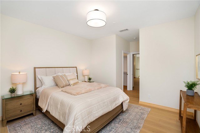 3318 Durham Court, Burbank CA: https://media.crmls.org/medias/46953f40-66f2-45a3-be62-1b2a65d7c4d1.jpg