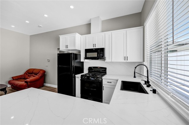Detail Gallery Image 5 of 26 For 9998 Louise Ave, Northridge,  CA 91325 - 2 Beds | 1 Baths