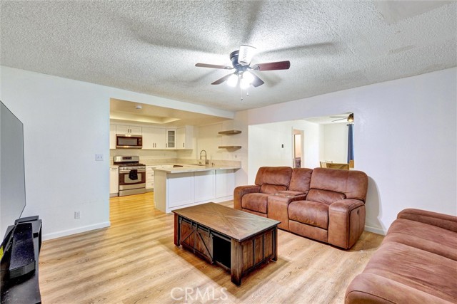 Detail Gallery Image 4 of 19 For 21308 Moneta Ave, Carson,  CA 90745 - 5 Beds | 4 Baths