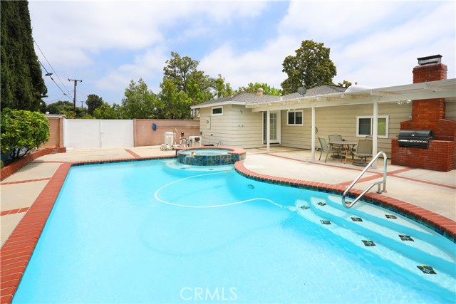 1241 E Mayfair Avenue, Orange CA: https://media.crmls.org/medias/46986bc2-ca1d-4da6-99d5-809caeaa95ab.jpg