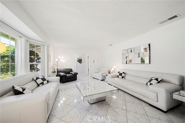 2030 Paloma Street, Pasadena CA: https://media.crmls.org/medias/46987547-19c3-4e22-9dd9-dfc59ff7ebd4.jpg