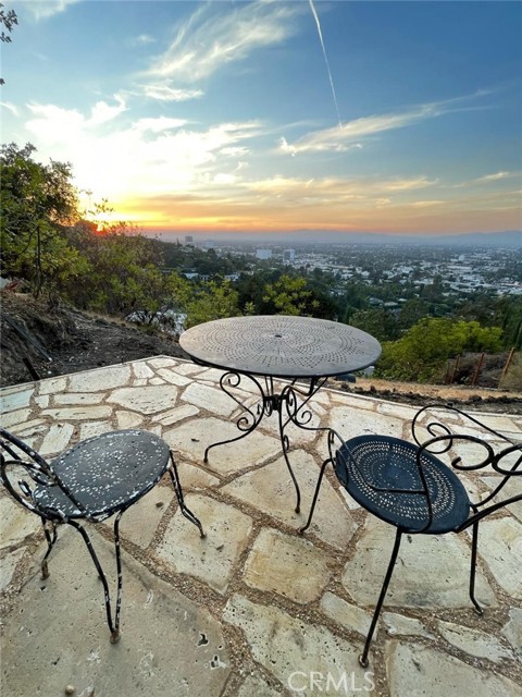 Detail Gallery Image 8 of 44 For 3952 Oakfield Dr, Sherman Oaks,  CA 91423 - 5 Beds | 4/1 Baths