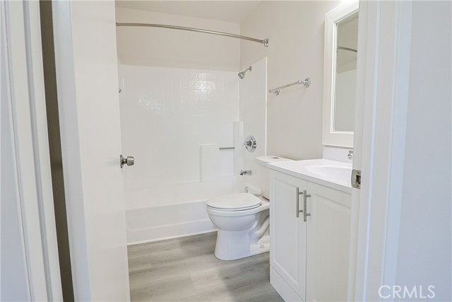 8338 Woodley Pl, North Hills CA: https://media.crmls.org/medias/46995248-95d1-46fc-bd2d-db5f399c7dc6.jpg
