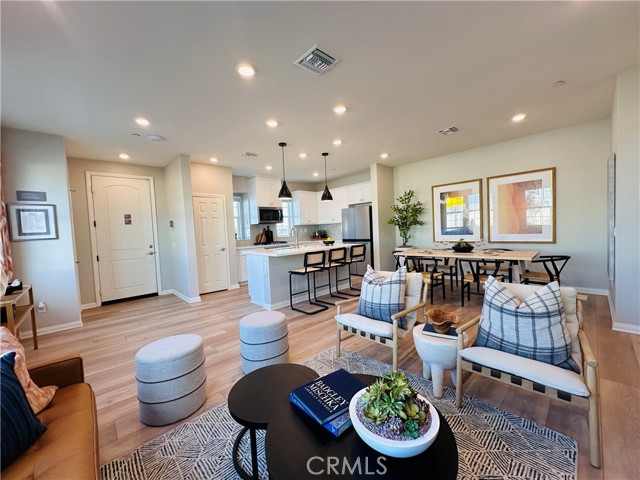 Detail Gallery Image 5 of 16 For 3975 E Carmel Privado, Ontario,  CA 91761 - 3 Beds | 2/1 Baths