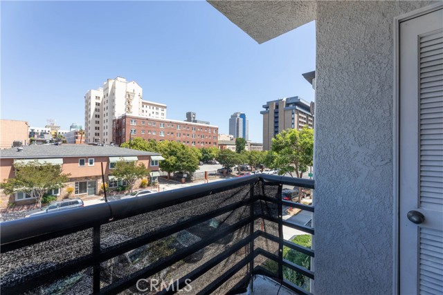 327 Chestnut Avenue, Long Beach CA: https://media.crmls.org/medias/4699d06e-ca23-4b70-8863-1d967a1cd17f.jpg