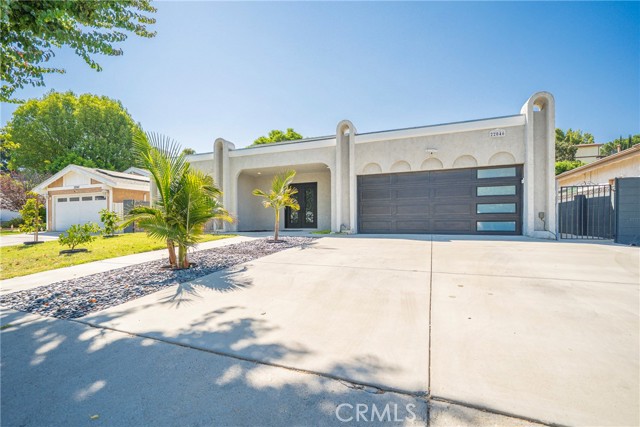 Detail Gallery Image 6 of 57 For 22046 Kinzie St, Chatsworth,  CA 91311 - 3 Beds | 3 Baths