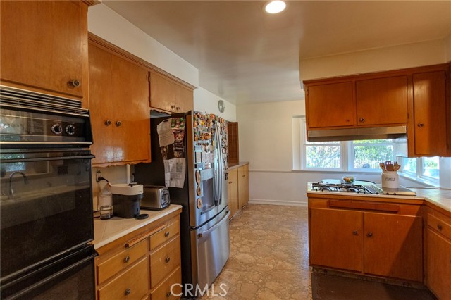 Detail Gallery Image 13 of 26 For 1724 Sombra Dr, Glendale,  CA 91208 - 3 Beds | 2 Baths