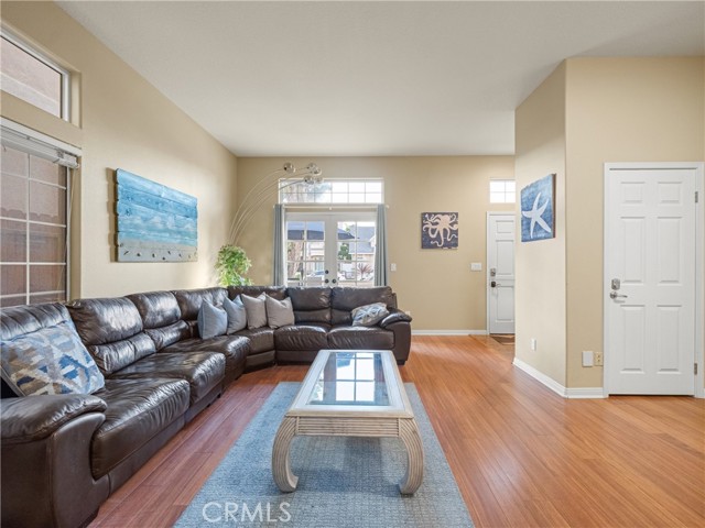 Detail Gallery Image 4 of 34 For 210 6th, Huntington Beach,  CA 92648 - 3 Beds | 2/2 Baths