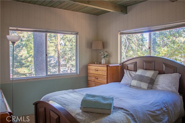 31583 Circle View Drive, Running Springs CA: https://media.crmls.org/medias/469bd95e-326a-4fa8-af52-d311b40f2c69.jpg