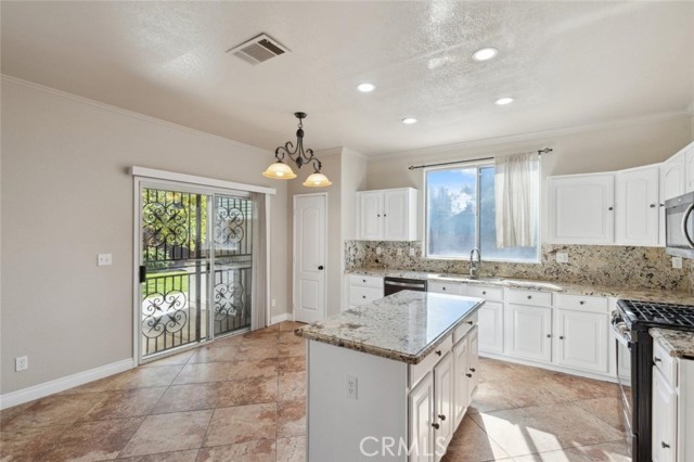 7538 N Erie Avenue, Fresno CA: https://media.crmls.org/medias/469c1cc3-c399-45d3-a18d-3fda50dc5020.jpg