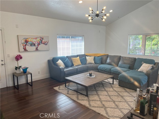 Detail Gallery Image 2 of 16 For 657 W 1st St, San Pedro,  CA 90731 - 3 Beds | 2 Baths