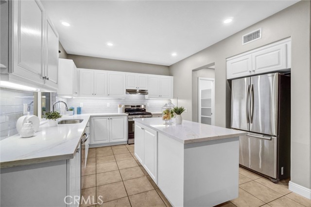 Detail Gallery Image 11 of 28 For 45 Avondale, Irvine,  CA 92602 - 4 Beds | 3 Baths