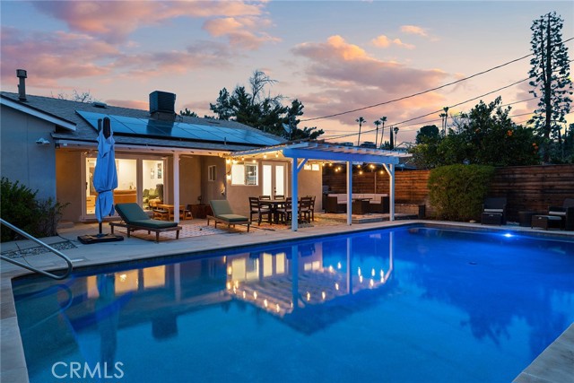 23642 Oxnard Street, Woodland Hills CA: https://media.crmls.org/medias/46a07df7-2e19-4c0a-baae-16dfad90959c.jpg