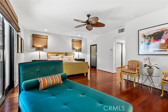 130 N Swall Drive, Beverly Hills CA: https://media.crmls.org/medias/46a0cc93-a90a-45f3-9c30-999b152352fa.jpg