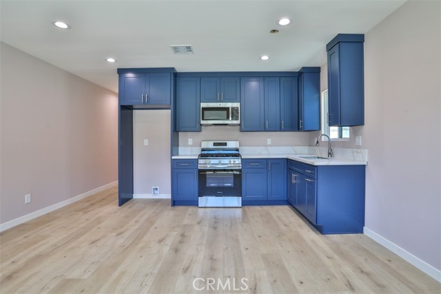2111 Scott Road, Burbank CA: https://media.crmls.org/medias/46a1c60d-bf5f-4429-badf-a69d6e7d4df5.jpg
