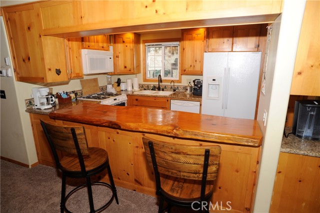783 Thrush Drive, Big Bear Lake CA: https://media.crmls.org/medias/46a49d53-58ff-4972-9c99-76c04f686786.jpg