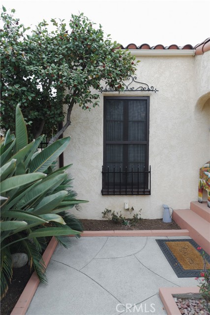 424 W 11th Street, Azusa CA: https://media.crmls.org/medias/46a4cff1-c8fc-4fb6-bd97-6ad3a17ef584.jpg