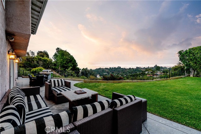 Detail Gallery Image 1 of 41 For 8407 Skyline Dr, Los Angeles,  CA 90046 - 4 Beds | 2/1 Baths