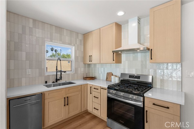 310 S Bel Aire Drive, Burbank CA: https://media.crmls.org/medias/46a65ef7-8384-422c-a43e-ad88ef027091.jpg