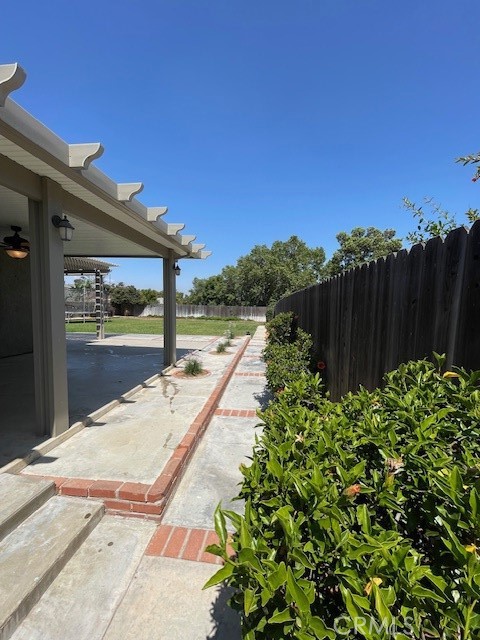 5674 Avenue Juan Bautista, Jurupa Valley CA: https://media.crmls.org/medias/46a69e59-c3de-490e-9d8f-31f28f151075.jpg