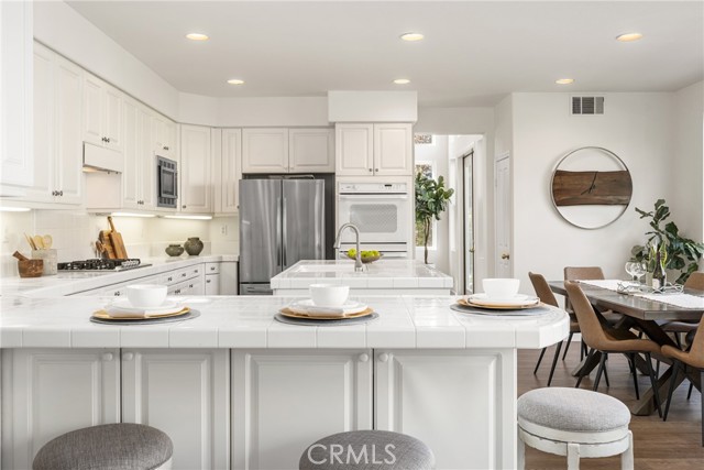 19692 Dorado Drive, Lake Forest CA: https://media.crmls.org/medias/46a76e3c-8882-424c-bc58-65f1abe387c4.jpg