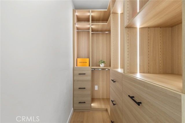 Detail Gallery Image 14 of 23 For 1724 S Fairfax, Los Angeles,  CA 90019 - 3 Beds | 2 Baths