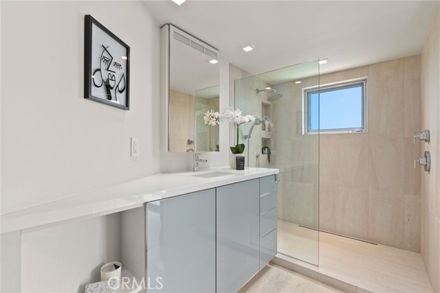 900 Gainsborough Drive, Laguna Beach CA: https://media.crmls.org/medias/46a7ef9f-02c9-416f-ba4e-cfb563774ed7.jpg