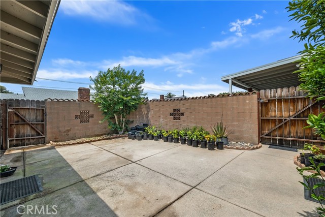 Image 4 of 28 For 9861 Lemon Avenue