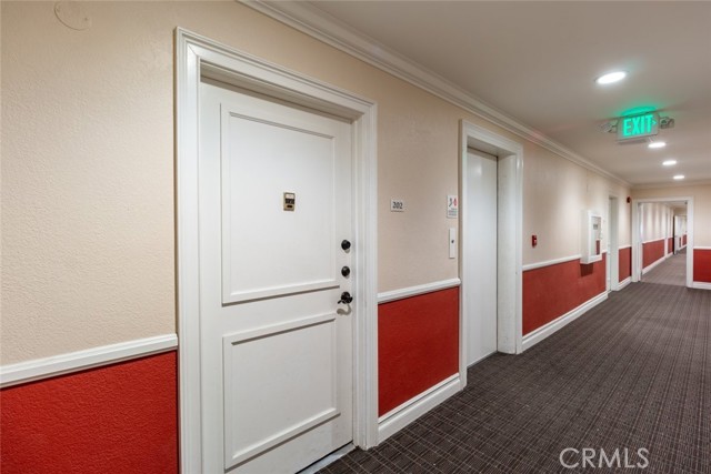 Detail Gallery Image 6 of 26 For 15344 Weddington St #202,  Sherman Oaks,  CA 91411 - 2 Beds | 2 Baths
