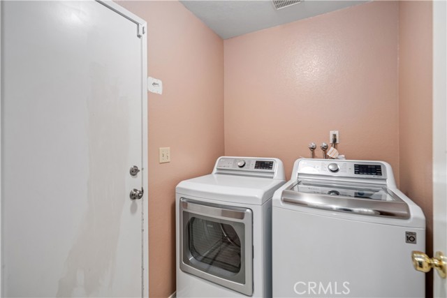 Detail Gallery Image 16 of 40 For 3039 Holline Ct, Lancaster,  CA 93535 - 4 Beds | 2/1 Baths