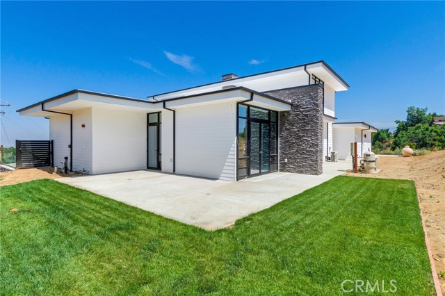 1912 Edgefair Lane, Redlands CA: https://media.crmls.org/medias/46a8f125-f480-4ec0-88c5-19080bb66087.jpg