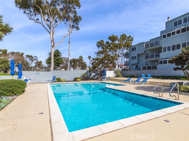 210 The Village, Redondo Beach, California 90277, 2 Bedrooms Bedrooms, ,1 BathroomBathrooms,Residential,For Sale,The Village,SB25027886