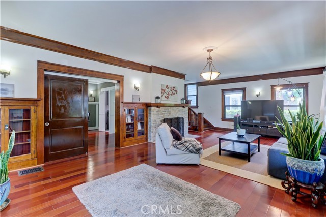 Detail Gallery Image 5 of 73 For 223 N. St. Andrews, Los Angeles,  CA 90004 - 7 Beds | 6/1 Baths