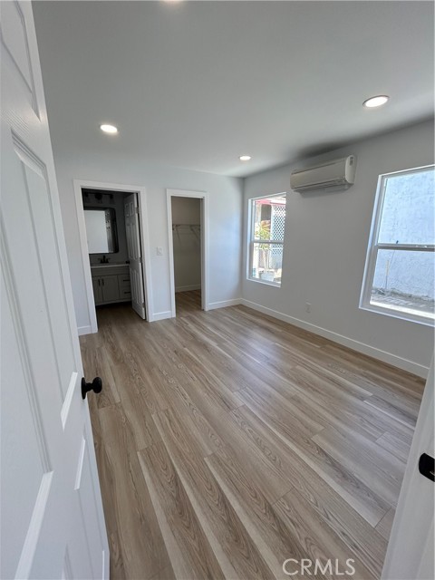 2033 W Burnett Street, Long Beach CA: https://media.crmls.org/medias/46aa4c68-0c0a-4d23-b164-aeae79bdb4e7.jpg