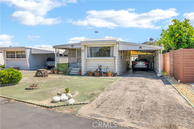 44725 E. Florida Avenue, Hemet CA: https://media.crmls.org/medias/46aad2c8-704f-4e4f-8b48-dc0dafd3ed15.jpg